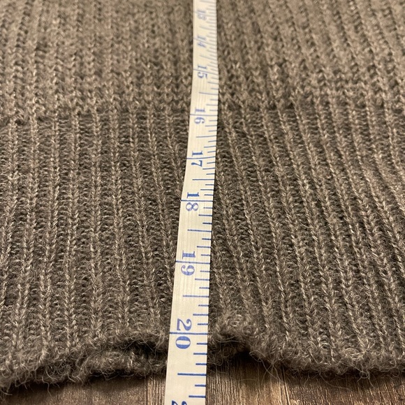 Elan Turtleneck Sweater, size L - Picture 8 of 10
